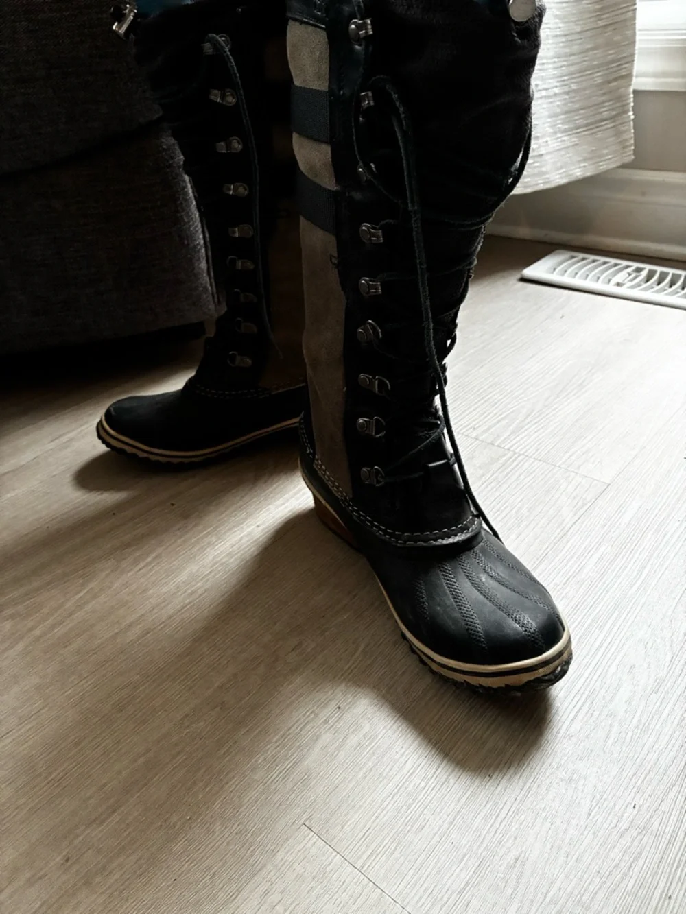 Sorel Black and Gray Lace-Up Women's Winter Boots - Picture 3 of 4